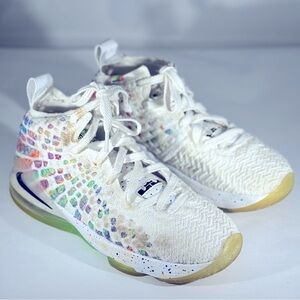 Nike LeBron 17 Air Command‎ Force